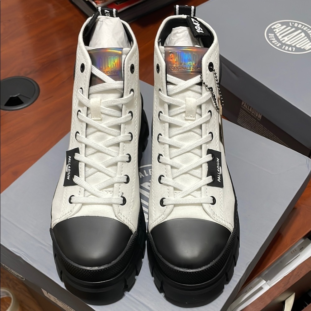 Palladium Revolt Hi TX High-Top Boots Women’s 7 - Picture 2 of 4